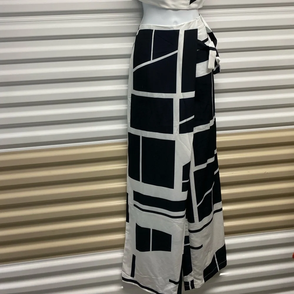 2 piece pants set. - Picture 2 of 2